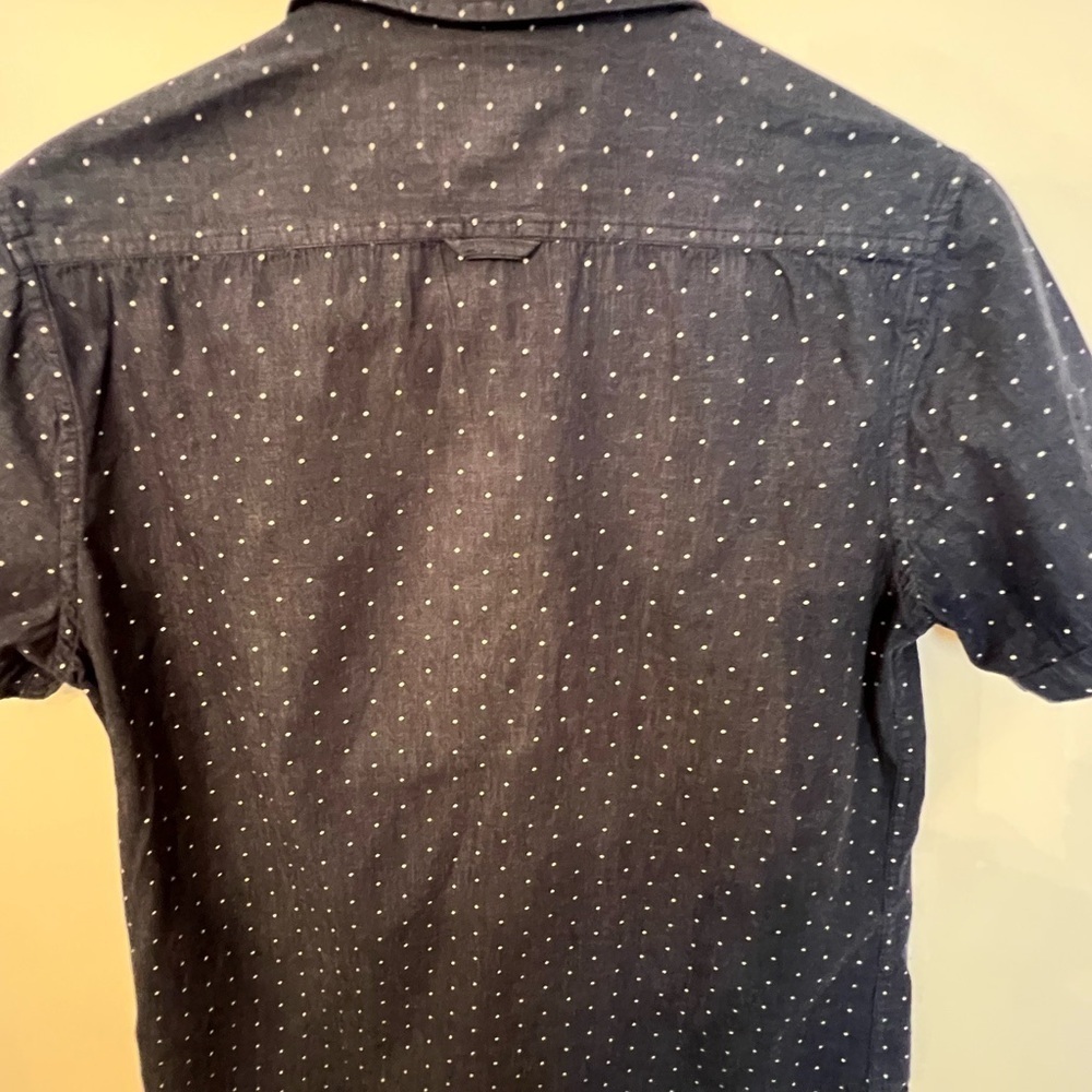DENIM & FLOWER MEN’S SHORT SLEEVE SHIRT. SIZE LARGE SLIM FIT BLUE W/WHITE DOTS - Picture 3 of 8